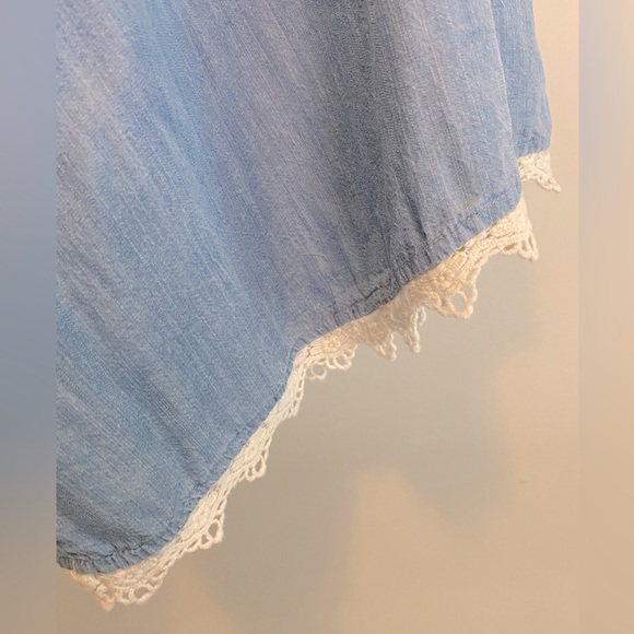 Paper Crane Chambray and Lace Dress - Picture 4 of 5